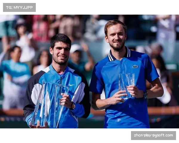 特写：印第安维尔斯决赛失利后，梅德韦杰夫在球员通道久久伫立